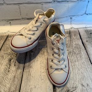 CONVERSE Boy’s/Girl’s Low All Star White Chuck Taylor Sneakers / Size: 12